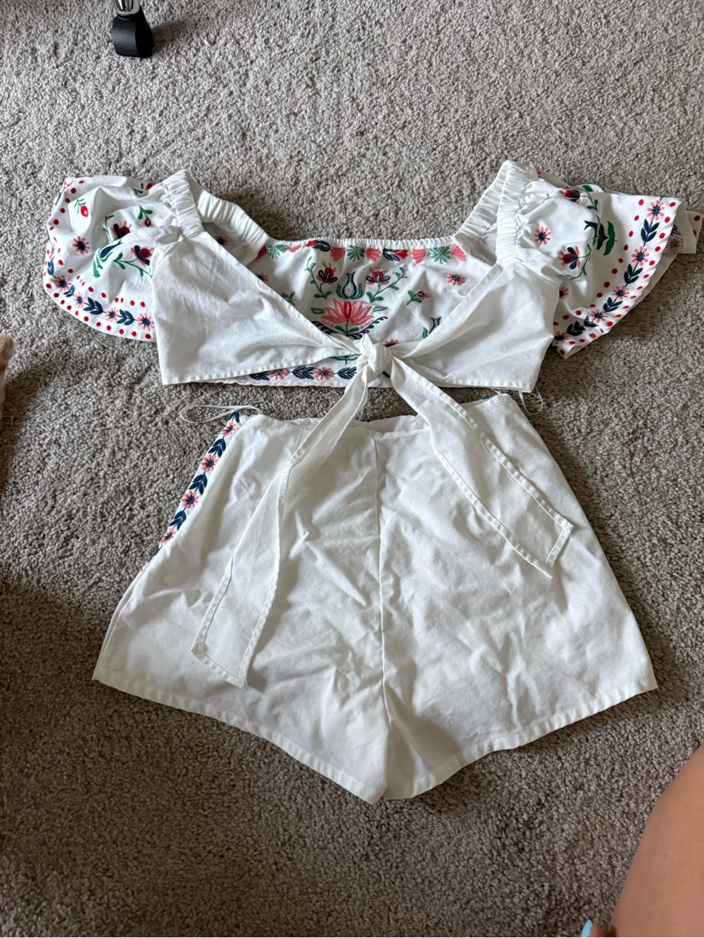 MARBLE White Embroidered Floral Crop Top & High-Waist Shorts Set - Picture 4 of 7